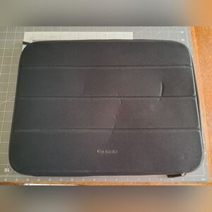 Solo 17" Black Protective Laptop Sleeve, Lightly Used